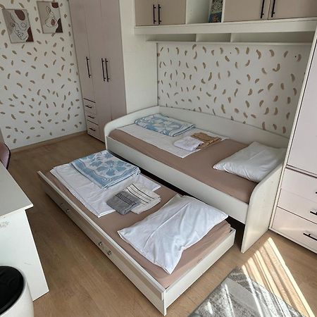 Ana'S 2 Bedrooms Lovely Flat 포드고리차 외부 사진