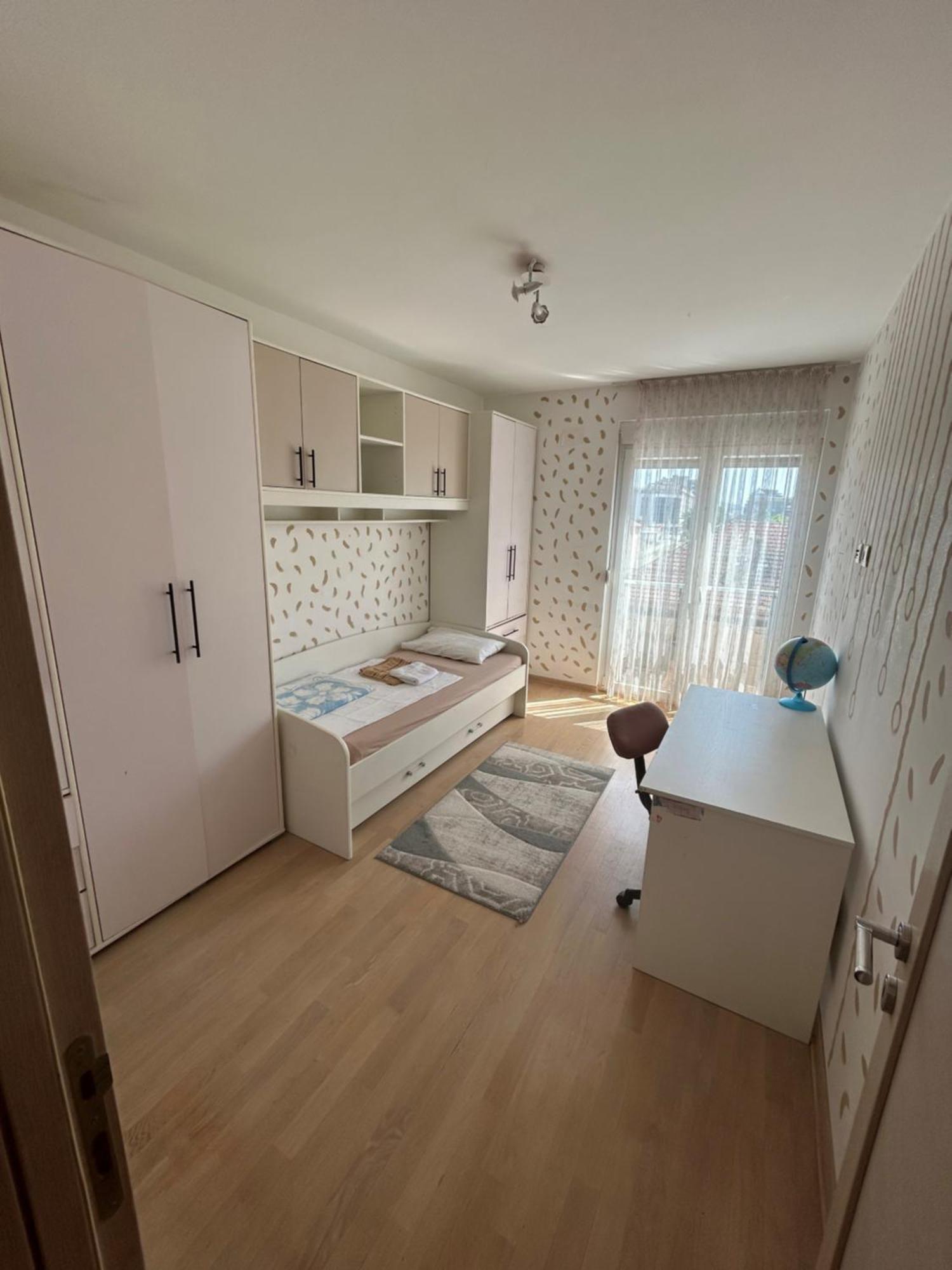 Ana'S 2 Bedrooms Lovely Flat 포드고리차 외부 사진