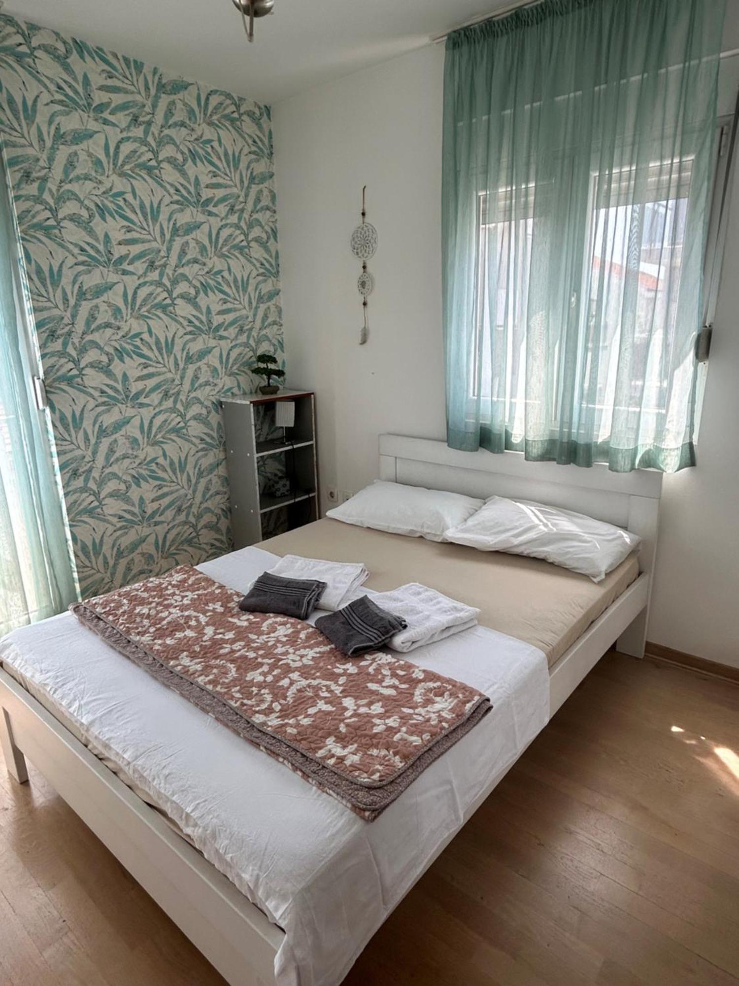 Ana'S 2 Bedrooms Lovely Flat 포드고리차 외부 사진