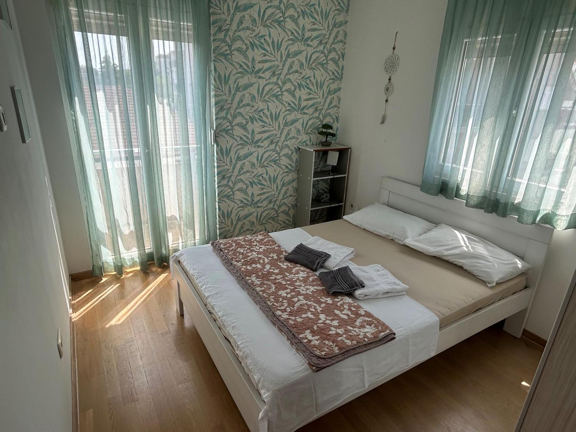 Ana'S 2 Bedrooms Lovely Flat 포드고리차 외부 사진