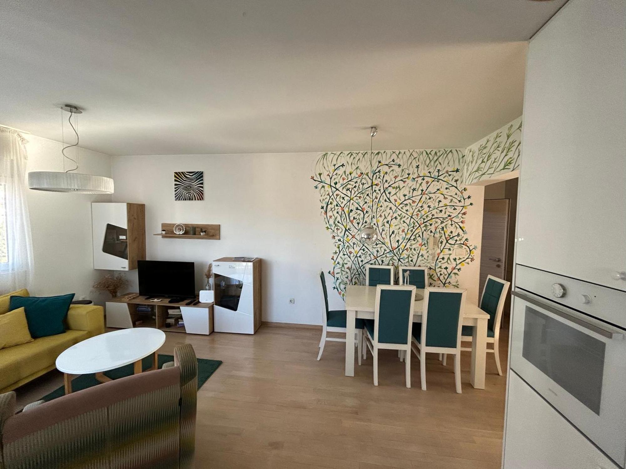 Ana'S 2 Bedrooms Lovely Flat 포드고리차 외부 사진